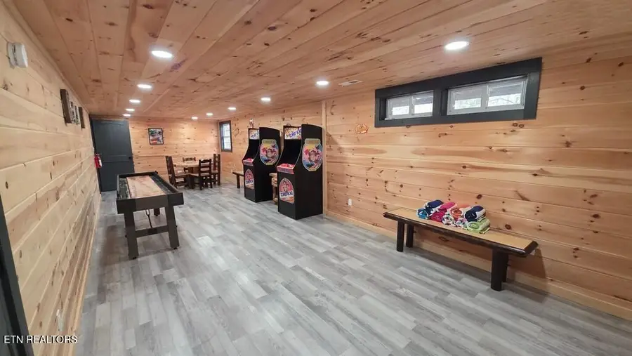 2869 Hatcher Mountain Rd, Sevierville, TN 37862 - #2