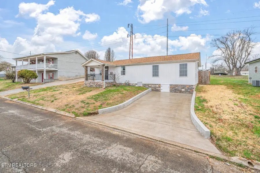 902 Summer St, Loudon, TN 37774 - #2