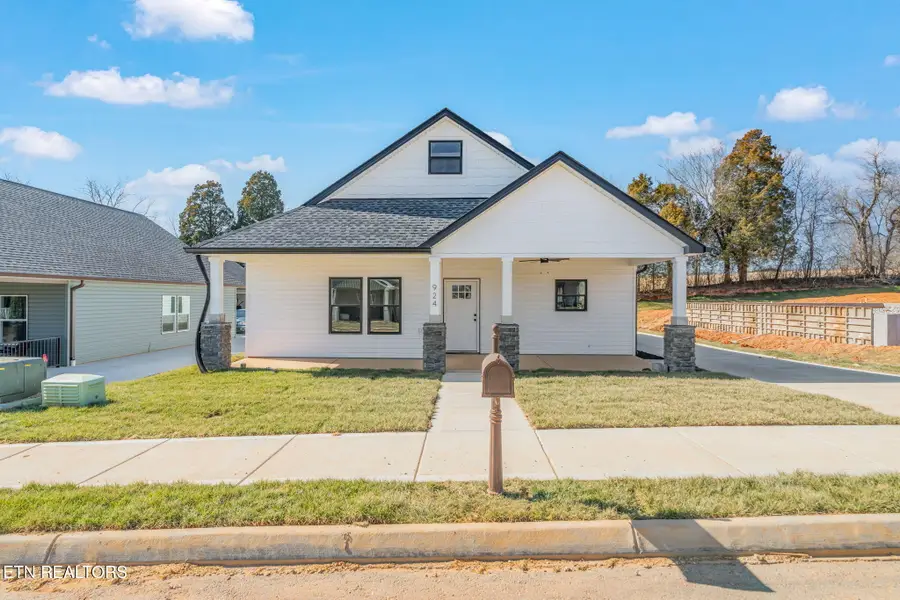 924 Stratford Avenue, Sweetwater, TN 37874 - #2