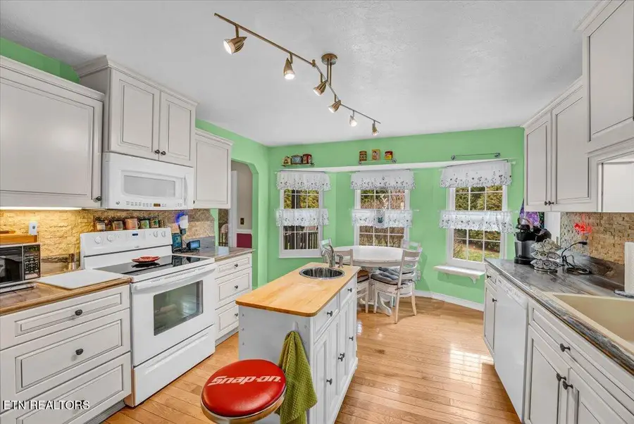 228 Florence Circle, Dandridge, TN 37725 - #2