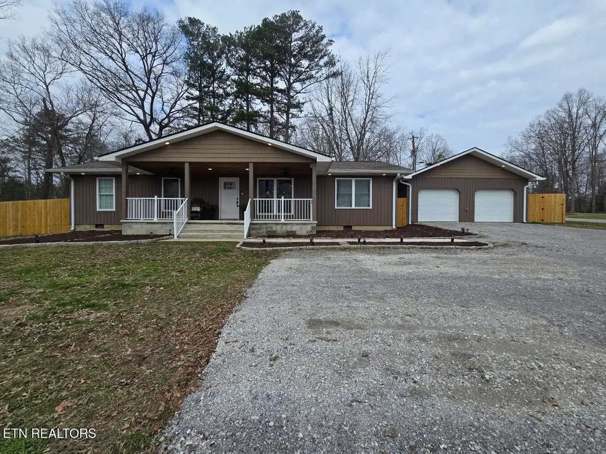 806 Cooper Lake Rd, Oneida, TN 37841 - #1