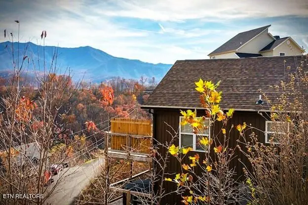 862 Sourwood Drive, Gatlinburg, TN 37738 - #2