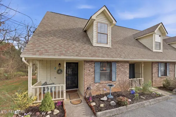 1104 Andrewbrook Lane, Knoxville, TN 37923