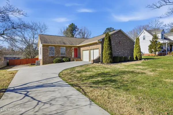 1554 Crooked Oak Drive, Lenoir City, TN 37771