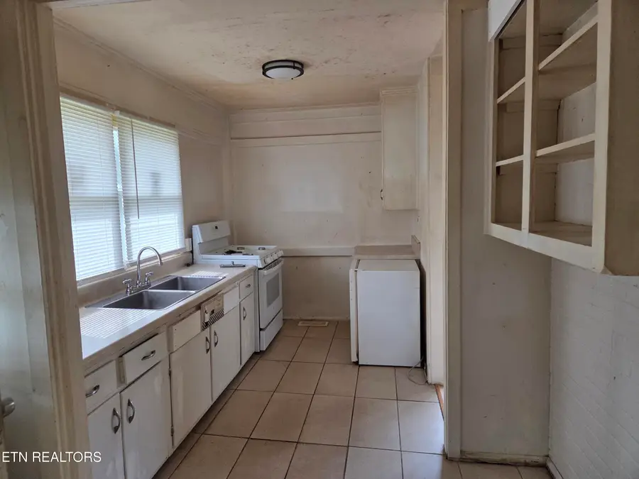 111 Kingsley Rd, Oak Ridge, TN 37830 - #2