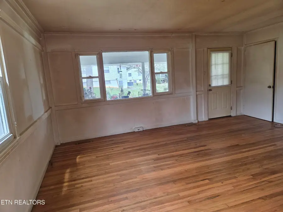 111 Kingsley Rd, Oak Ridge, TN 37830 - #3