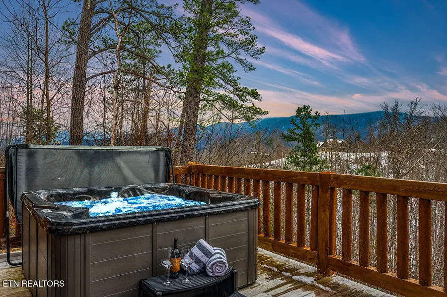 1032 Twin Oaks Rd, Gatlinburg, TN 37738 - #3