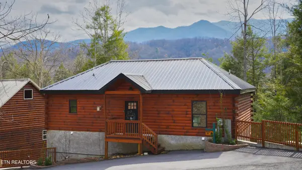 1616 Misty Hollow Way, Gatlinburg, TN 37738