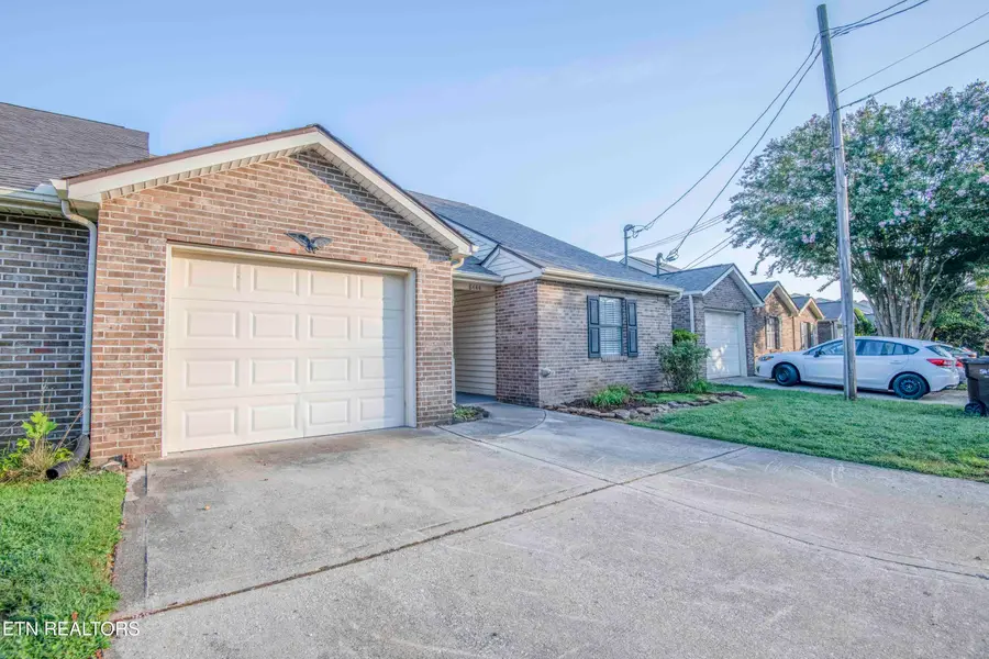 8444 Norway St, Knoxville, TN 37931 - #3