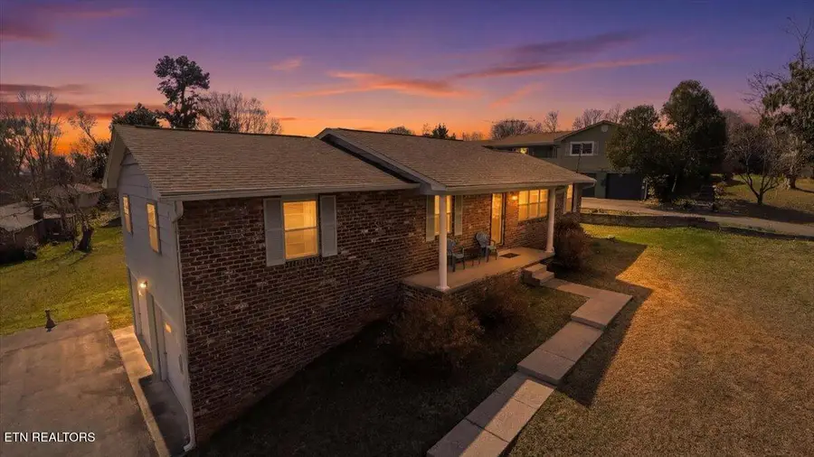 9504 Bob Gray Rd, Knoxville, TN 37923 - #3