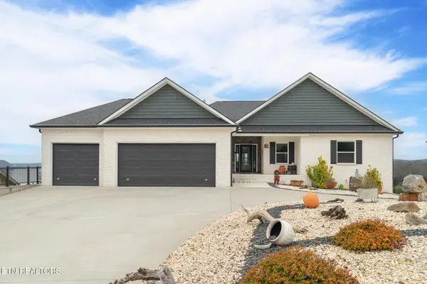 205 Waters Edge Way, Lenoir City, TN 37771