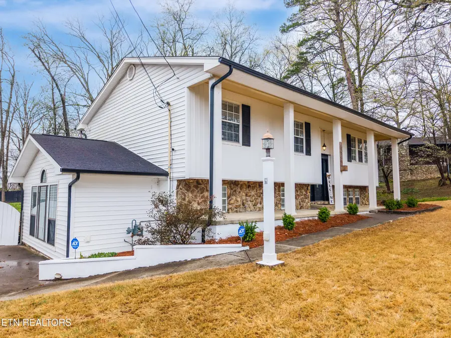 10012 Bluegrass Rd, Knoxville, TN 37922 - #2