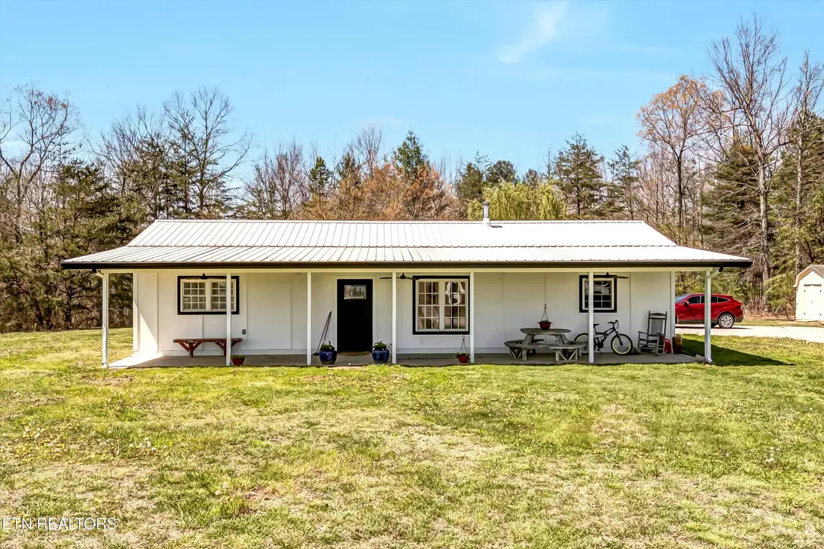 176 Old Collins Rd, Deer Lodge, TN 37726 - #1