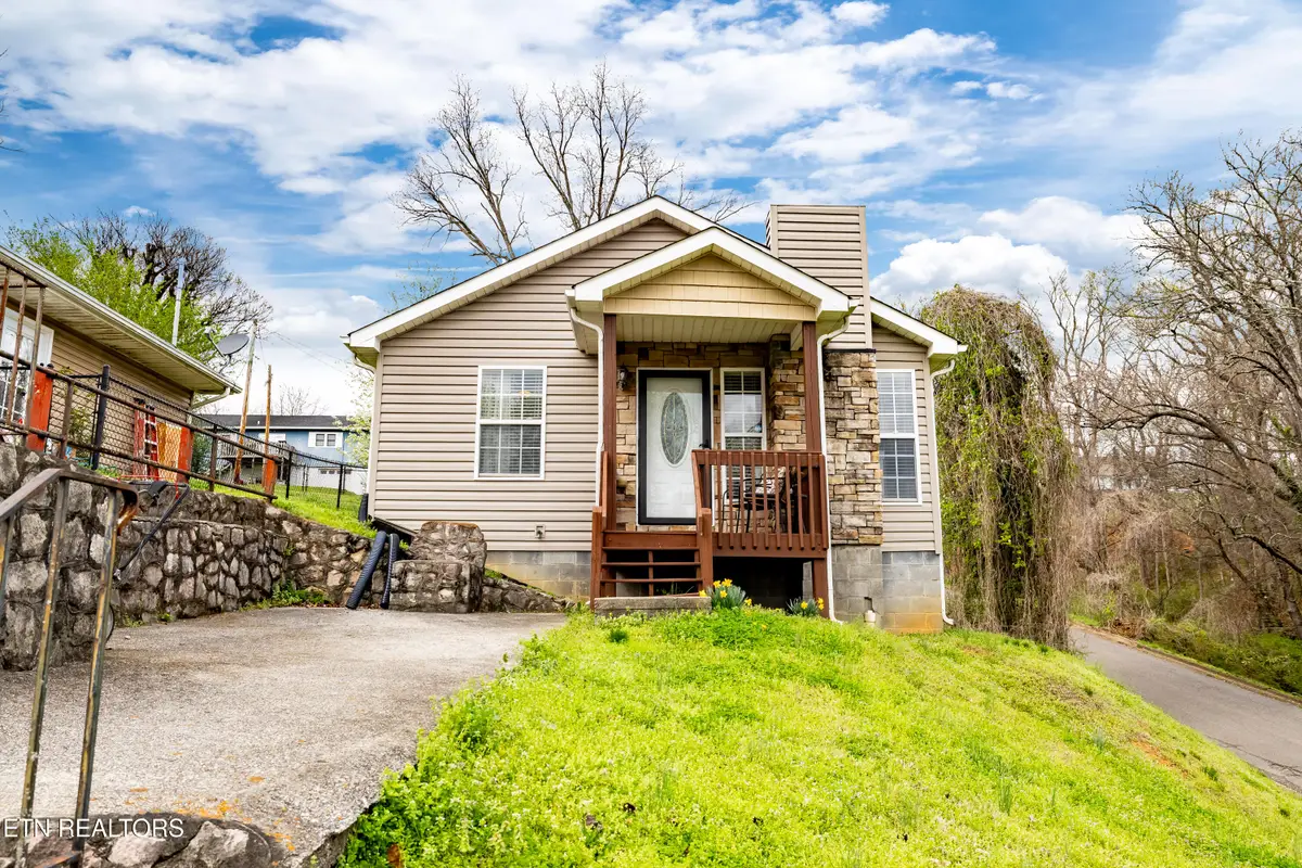 901 W 1st Ave, Lenoir City, TN 37771 - #1