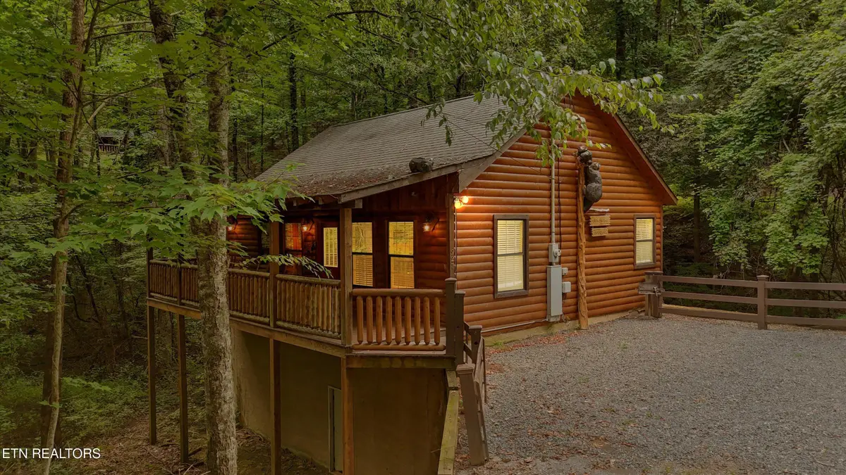 927 Stone Tr, Sevierville, TN 37876 - #1