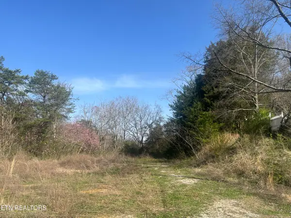 701 Old Witt Rd, Morristown, TN 37813