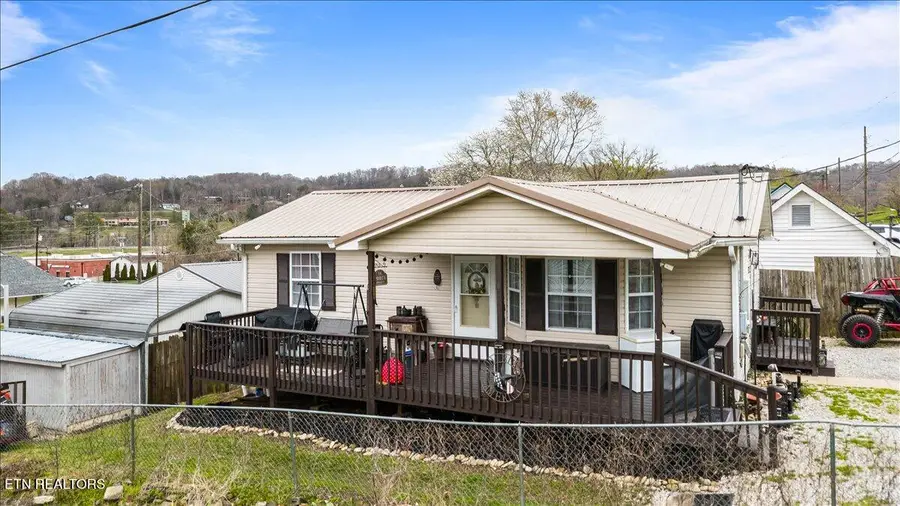 206 E Maple St, Caryville, TN 37714 - #3