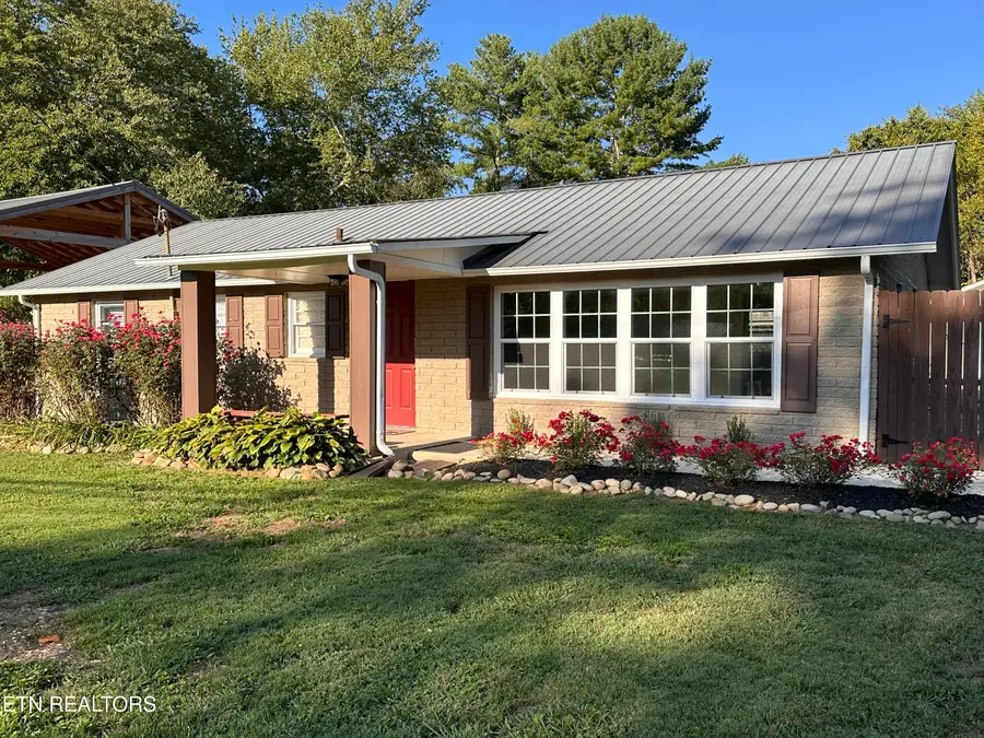 235 Rugby Ave, Jamestown, TN 38556 - #2