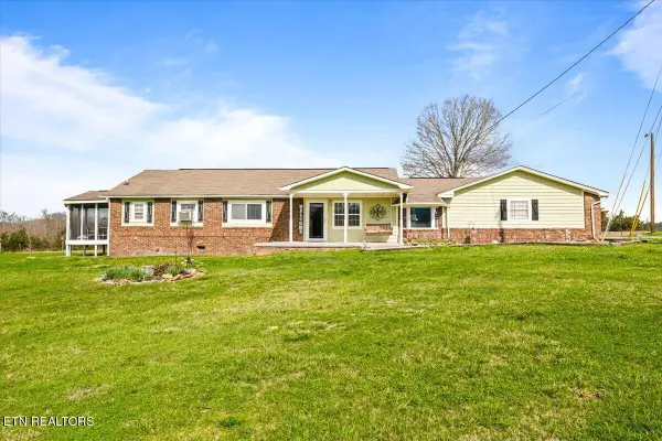 9137 E Emory Rd, Corryton, TN 37721