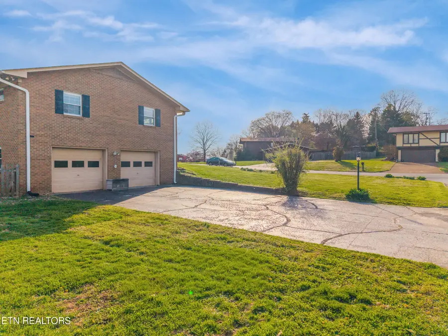 7552 Berkshire Blvd, Powell, TN 37849 - #3