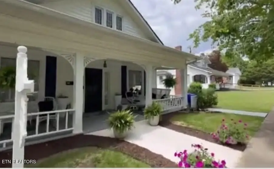 521 Clinton St, Harriman, TN 37748 - #1