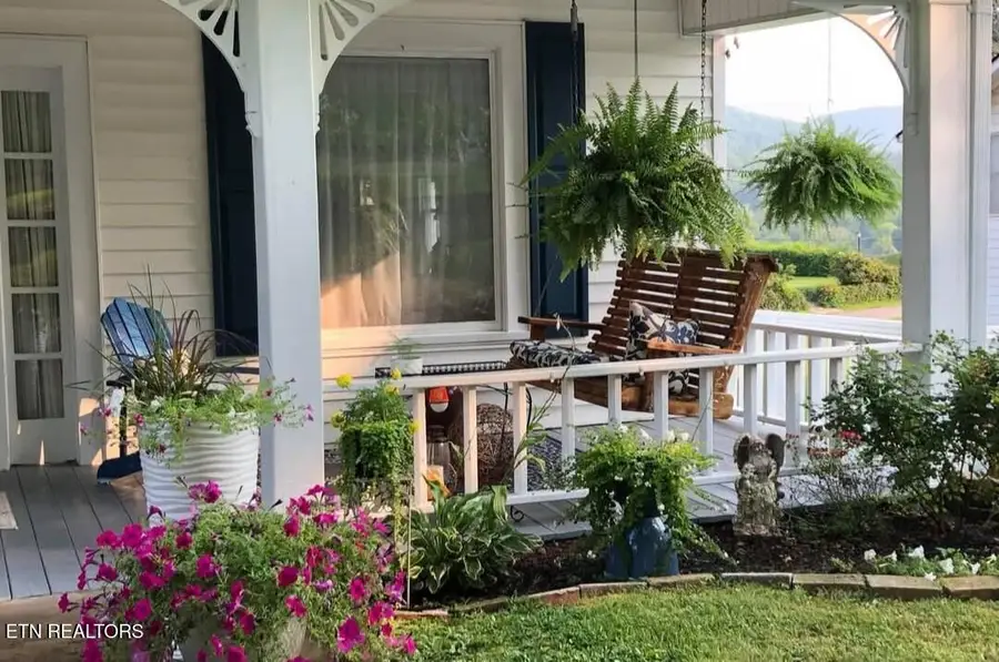 521 Clinton St, Harriman, TN 37748 - #3