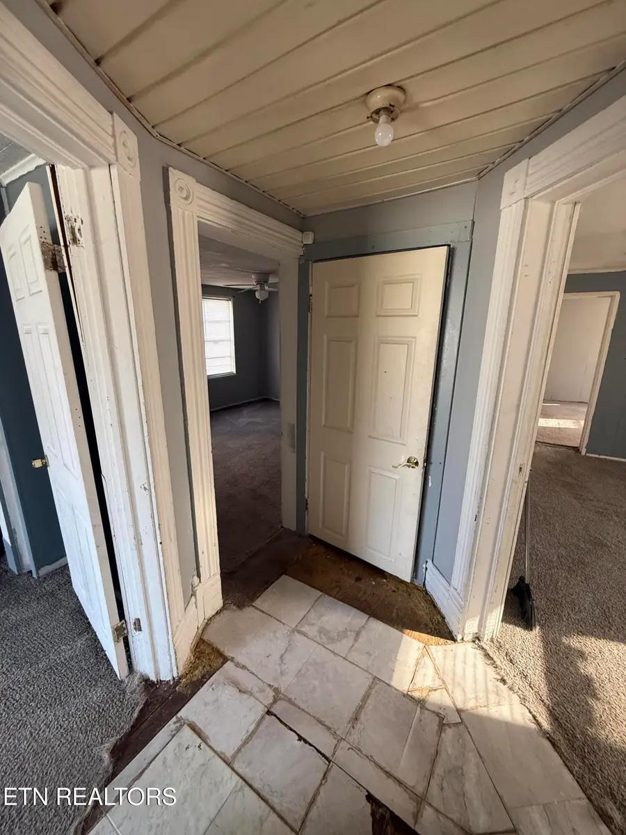 302 Byrd Ave Ave, Harriman, TN 37748 - #2