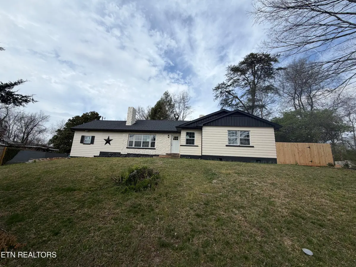 4207 Holston Hills Rd, Knoxville, TN 37914 - #1