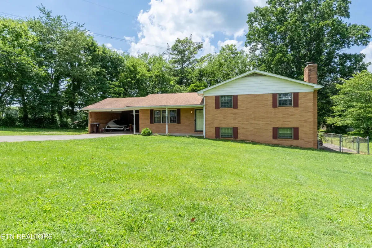 898 W Cunningham St, Alcoa, TN 37701 - #1