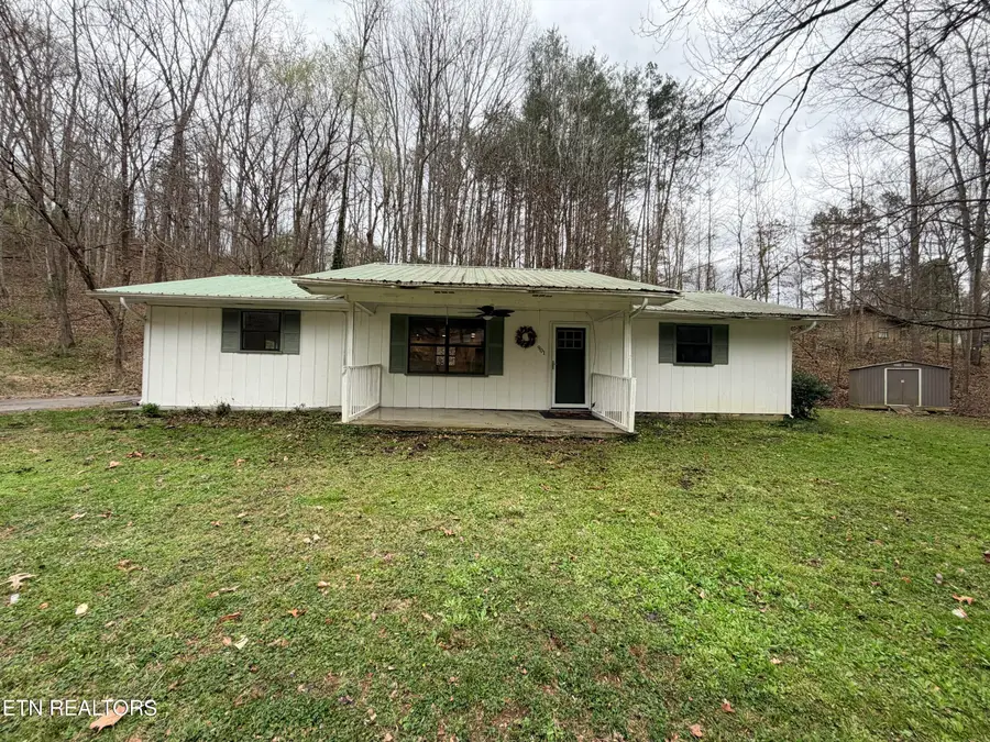 901 Beverly Hills Drive, Sevierville, TN 37862 - #2