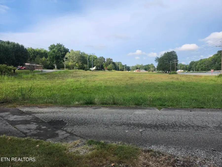 112 Ridgecrest Rd, Harriman, TN 37748 - #2