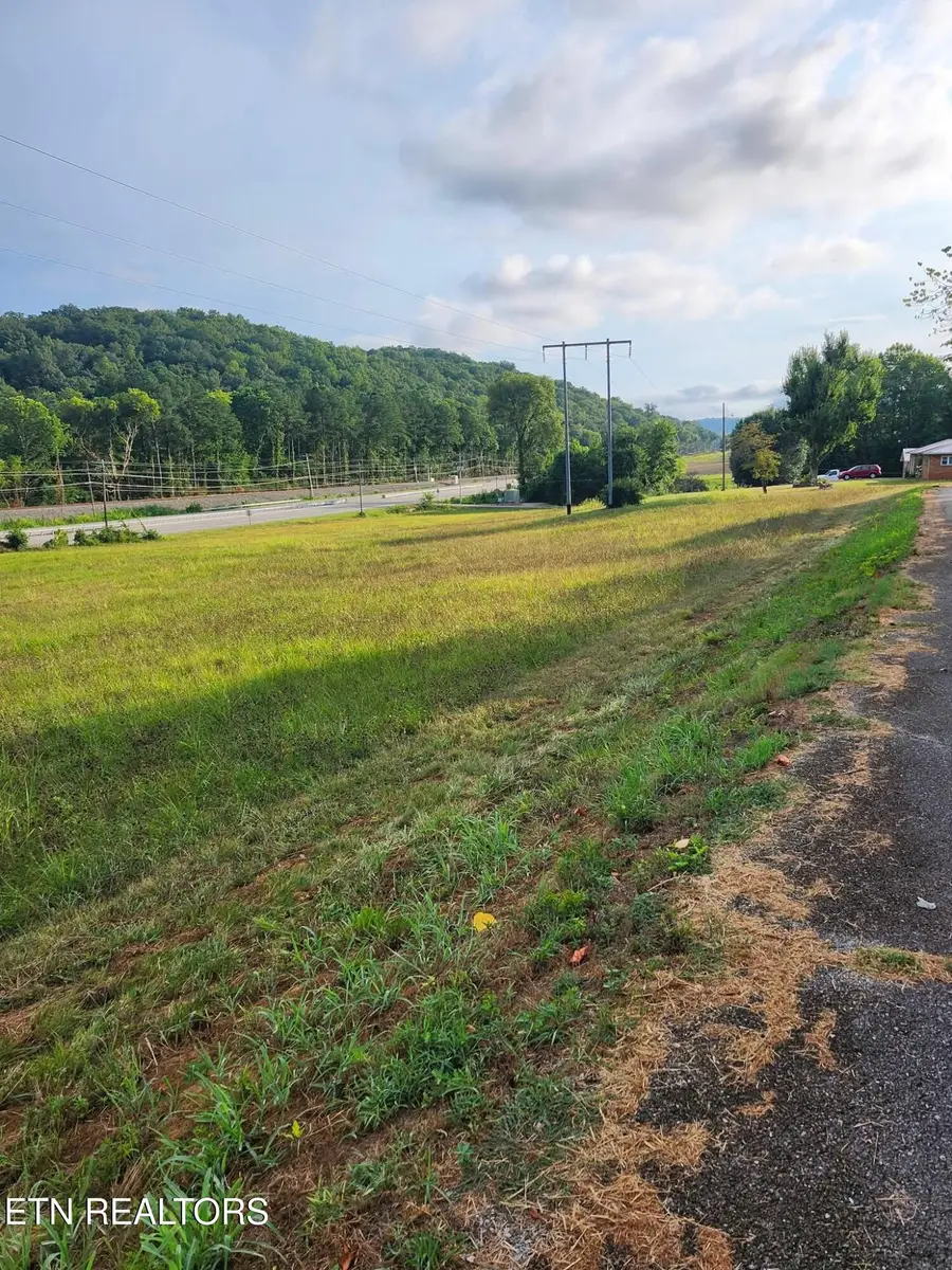 112 Ridgecrest Rd, Harriman, TN 37748 - #3