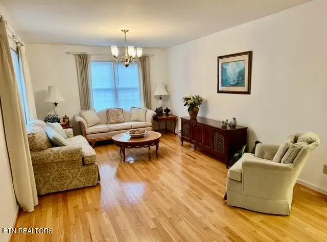 810 Worchester Ave, Middlesboro, KY 40965 - #3