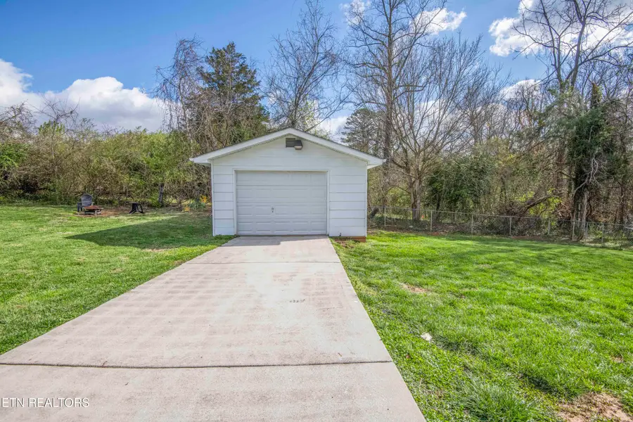 125 Clark Ave, Harriman, TN 37748 - #3