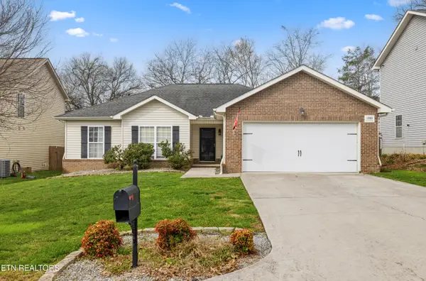 1960 Mahogany Wood Tr, Knoxville, TN 37920