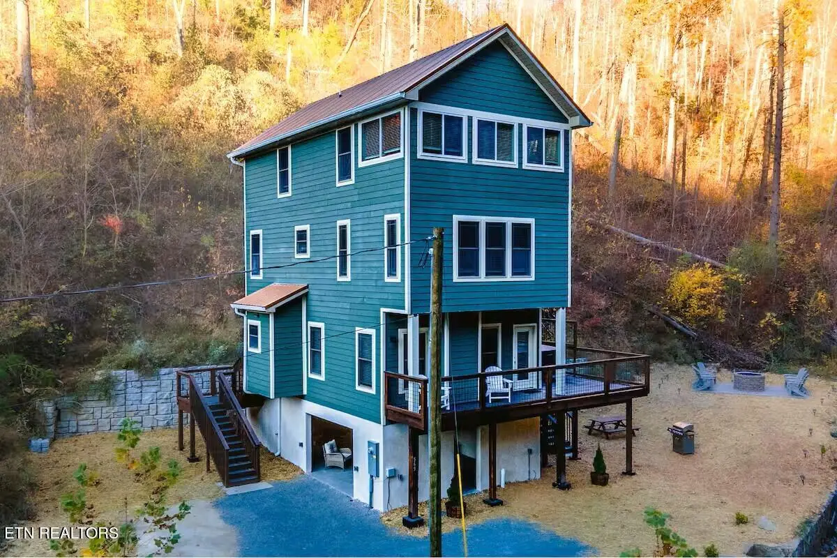 569 Baskins Creek Rd, Gatlinburg, TN 37738 - #1