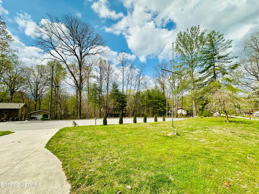 102 Oakwood Drive, Clinton, TN 37716 - #3