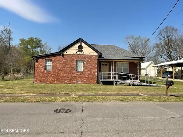 1100 8th St, Etowah, TN 37331