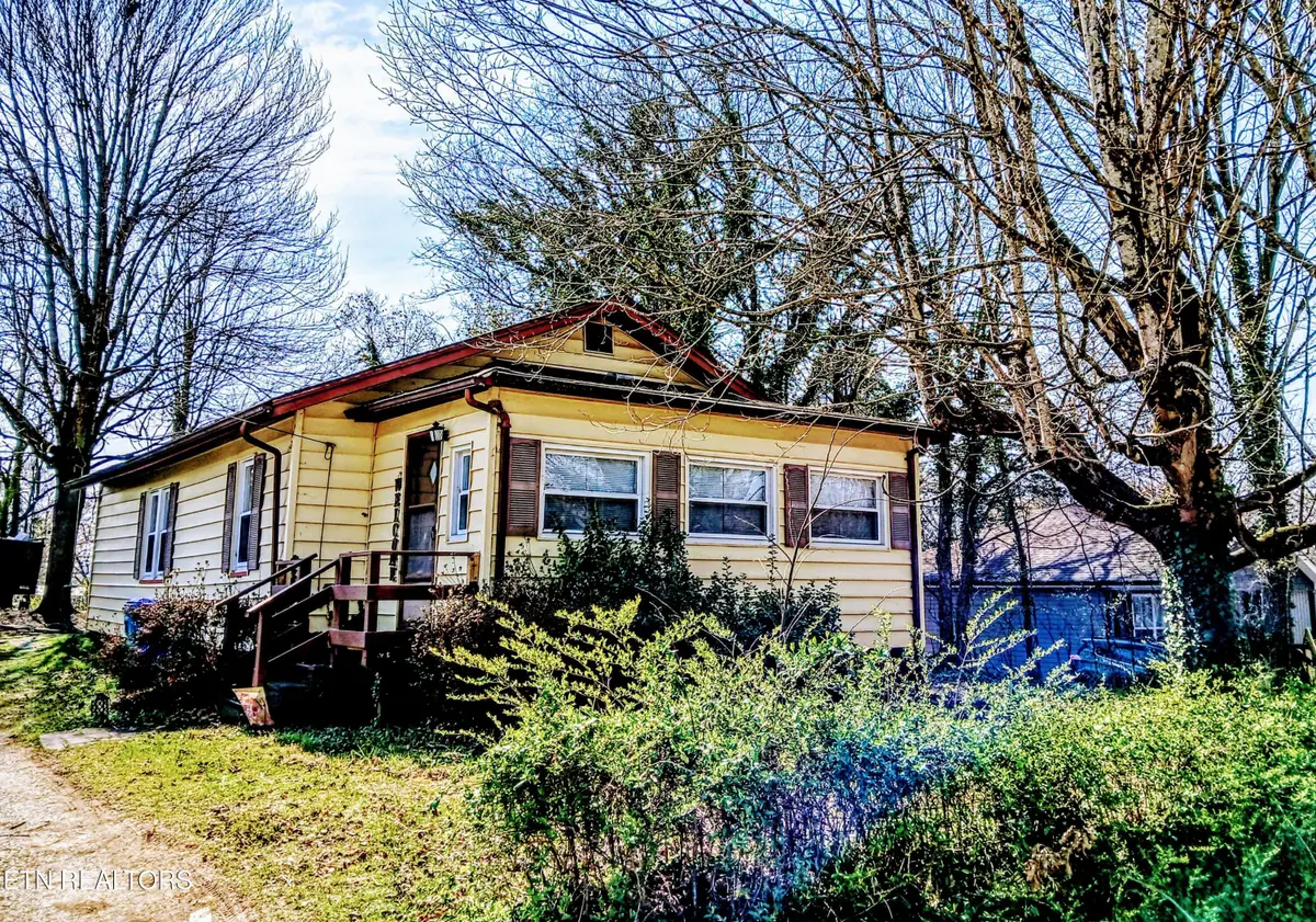 827 N Rogers St, Clinton, TN 37716 - #1