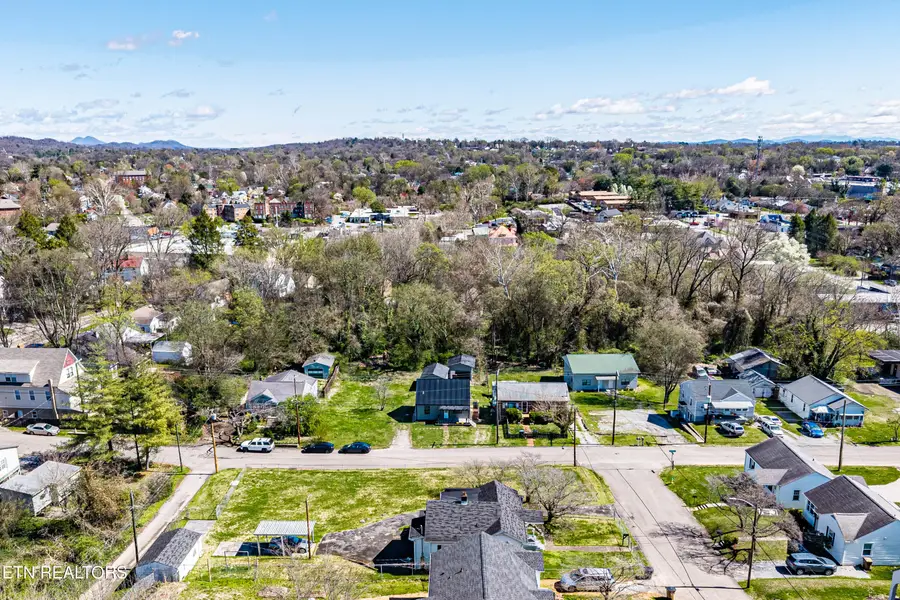 3204 Oswald St, Knoxville, TN 37917 - #3