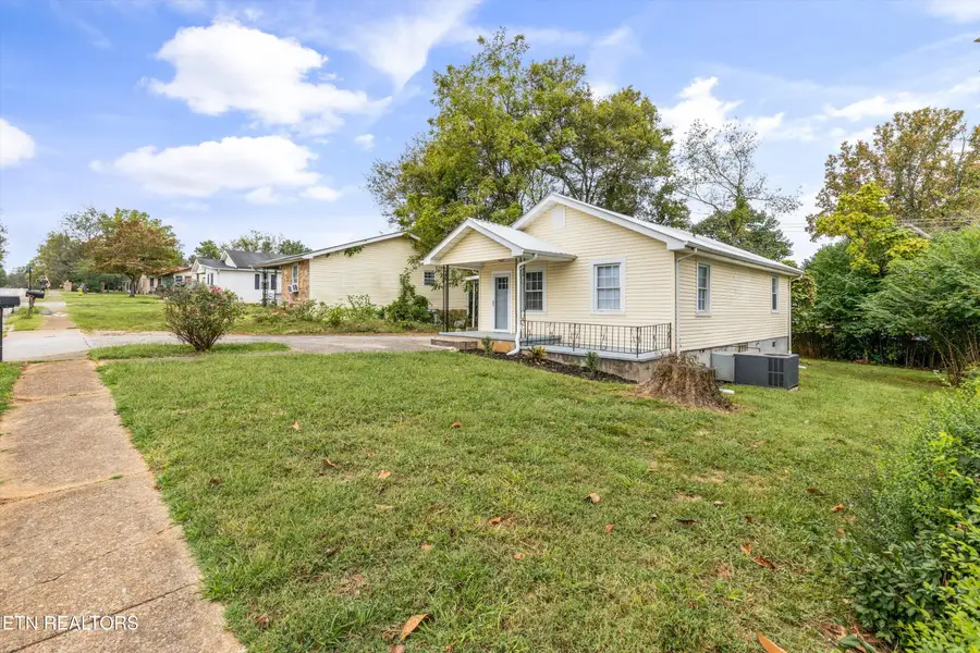 181 E Edison St, Alcoa, TN 37701 - #3