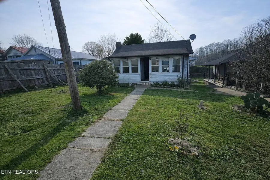 204 E Elm St, Lafollette, TN 37766 - #3