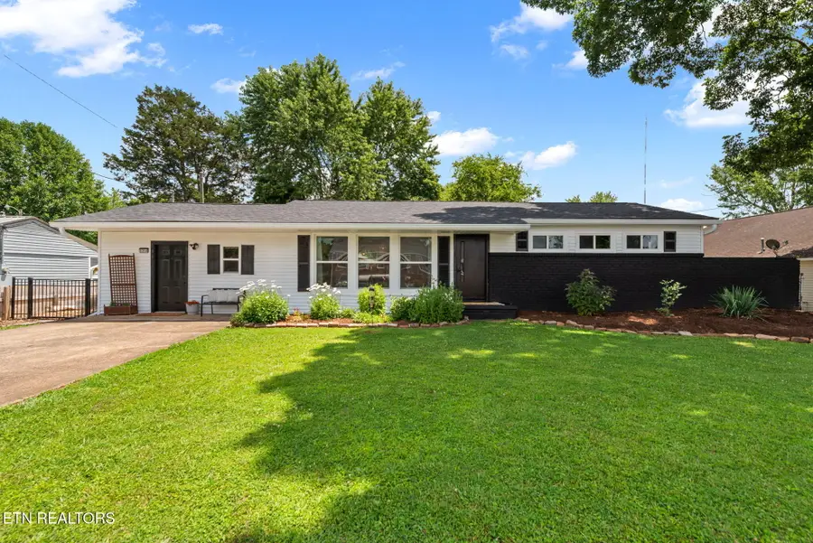 1314 E Walnut Grove Drive, Knoxville, TN 37918 - #2