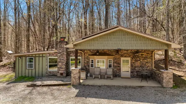 1525 Cove Lane, Oliver Springs, TN 37840