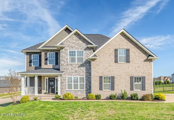 98 E Elderberry St, Oak Ridge, TN 37830