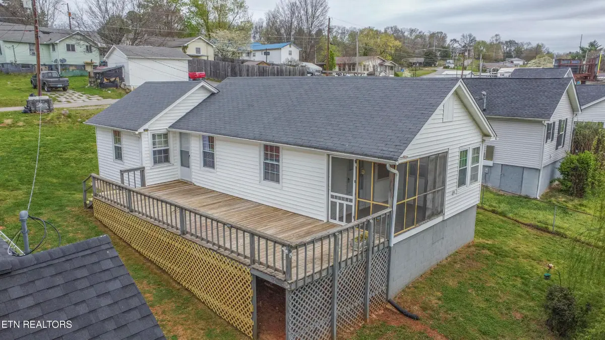 1009 E 1st Ave, Lenoir City, TN 37771 - #1