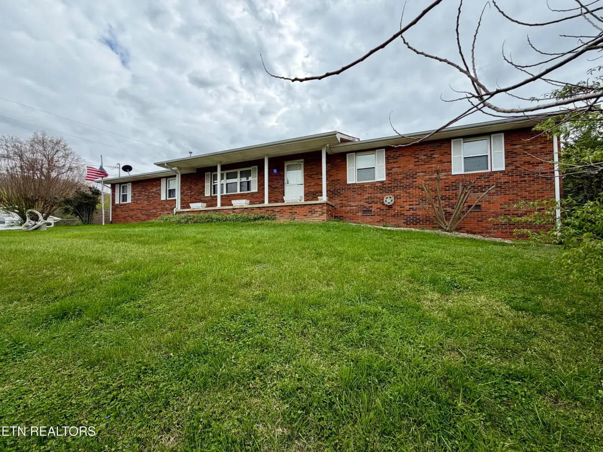 302 S Apache Rd, Clinton, TN 37716 - #1