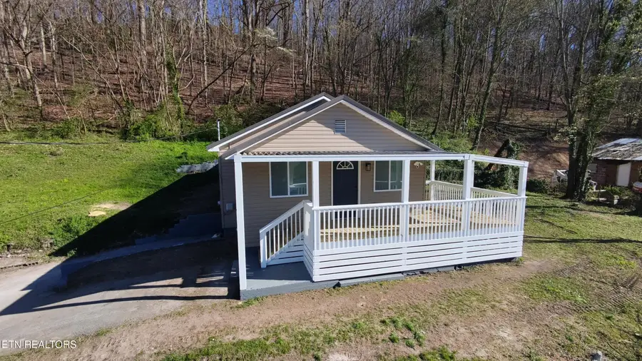 717 Cherry St, Lafollette, TN 37766 - #3