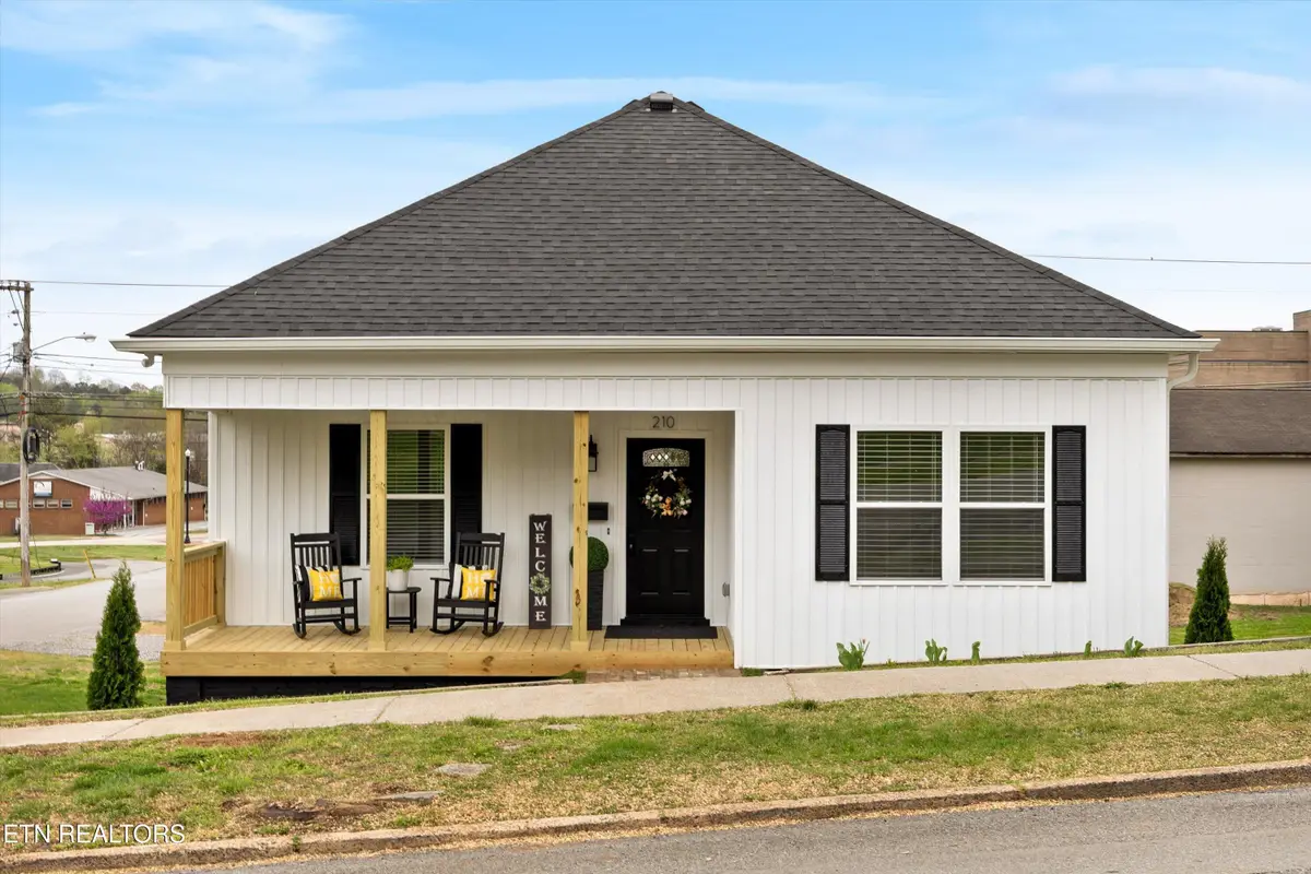 210 E 1st Ave, Lenoir City, TN 37771 - #1