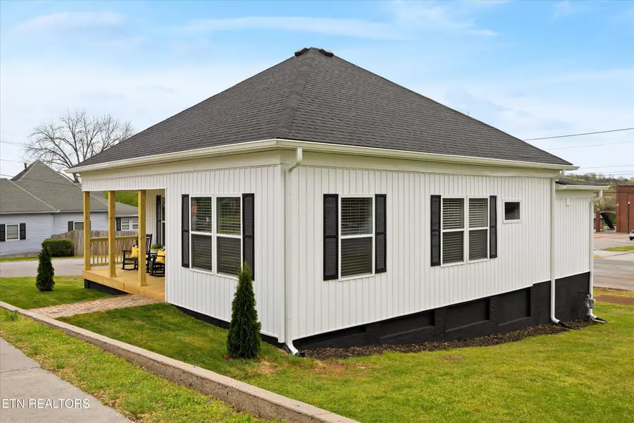 210 E 1st Ave, Lenoir City, TN 37771 - #2